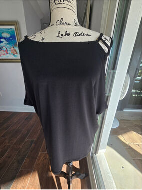 Bold Elements Cage Cold Shoulder Top Size M NWT